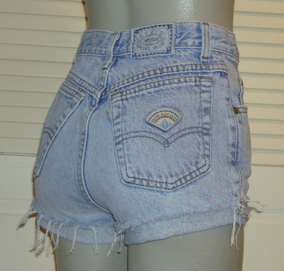 Vintage denim Levi's shorts from Dresm