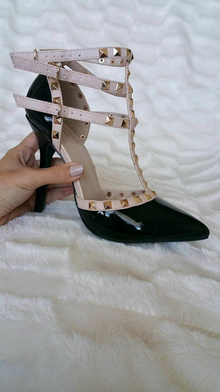 Studdedblack pumps, "Rockstud" inspired | Fashionhedge